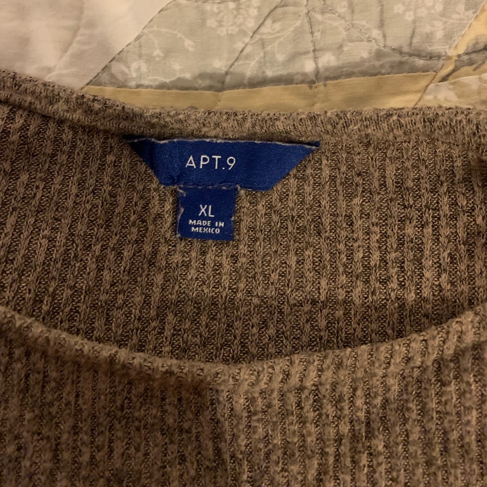 Brown light sweater